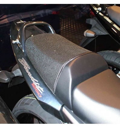 Rete antiscivolo passeggero Triboseat per sella BMW, Honda e Suzuki Rete antiscivolo passeggero Triboseat per sella BMW, Honda e Suzuki