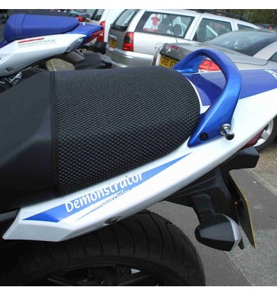 Rete antiscivolo passeggero Triboseat per sella BMW, Honda e Suzuki Rete antiscivolo passeggero Triboseat per sella BMW, Honda e Suzuki