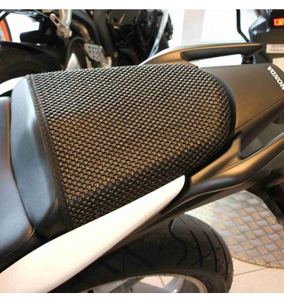 Rete antiscivolo passeggero Triboseat per sella Honda CBR 250R e 125, Kawasaki Z1000 Z750 e ZX636 Rete antiscivolo passeggero Triboseat per sella Honda CBR 250R e 125, Kawasaki Z1000 Z750 e ZX636