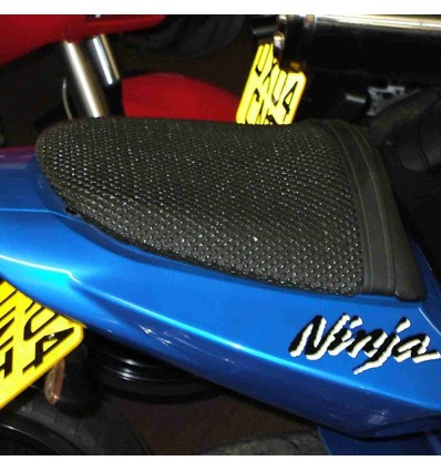 Rete antiscivolo passeggero Triboseat per sella Honda CBR 250R e 125, Kawasaki Z1000 Z750 e ZX636 Rete antiscivolo passeggero Triboseat per sella Honda CBR 250R e 125, Kawasaki Z1000 Z750 e ZX636