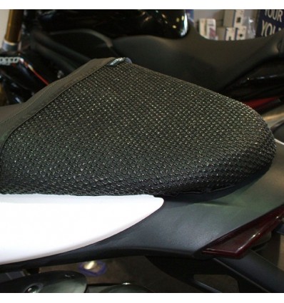 Rete antiscivolo passeggero Triboseat per sella Triumph Speed Triple e Street Triple, Yamaha MT-09 Rete antiscivolo passeggero Triboseat per sella Triumph Speed Triple e Street Triple, Yamaha MT-09