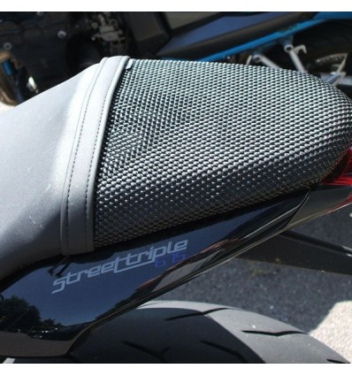 Rete antiscivolo passeggero Triboseat per sella Triumph Speed Triple e Street Triple, Yamaha MT-09 Rete antiscivolo passeggero Triboseat per sella Triumph Speed Triple e Street Triple, Yamaha MT-09