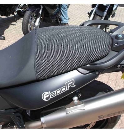 Rete antiscivolo passeggero Triboseat per sella Aprilia RSV 1000 e BMW F800R/S/ST Rete antiscivolo passeggero Triboseat per sella Aprilia RSV 1000 e BMW F800R/S/ST