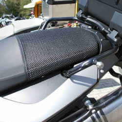 Rete antiscivolo passeggero Triboseat per sella BMW F650GS e F800GS, Yamaha FZR100 Exup Genesis Rete antiscivolo passeggero Triboseat per sella BMW F650GS e F800GS, Yamaha FZR100 Exup Genesis