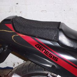 Rete antiscivolo passeggero Triboseat per sella BMW F650GS e F800GS, Yamaha FZR100 Exup Genesis Rete antiscivolo passeggero Triboseat per sella BMW F650GS e F800GS, Yamaha FZR100 Exup Genesis