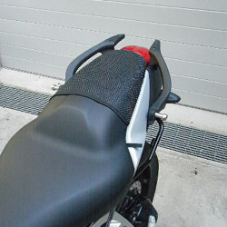 Rete antiscivolo passeggero Triboseat per sella BMW K1200R, K1300R, Honda VTR 1000 Rete antiscivolo passeggero Triboseat per sella BMW K1200R, K1300R, Honda VTR 1000