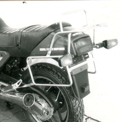 Portapacchi e telai laterali Hepco & Becker neri per Suzuki GSX 750 EF/ES 83-88 Portapacchi e telai laterali Hepco & Becker neri per Suzuki GSX 750 EF/ES 83-88