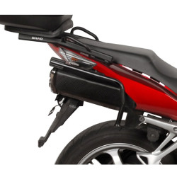 Portavaligie laterale Shad 3P per valigie SH36 su Honda VFR800 05-11 Portavaligie laterale Shad 3P per valigie SH36 su Honda VFR800 05-11