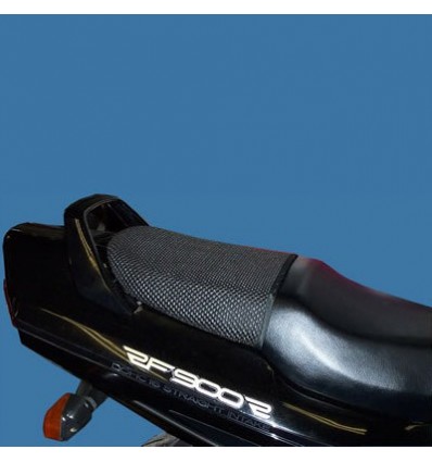 Rete antiscivolo passeggero Triboseat per sella Triumph, Honda, Kawasaki, Suzuki e Yamaha Rete antiscivolo passeggero Triboseat per sella Triumph, Honda, Kawasaki, Suzuki e Yamaha