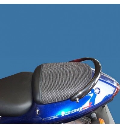 Rete antiscivolo passeggero Triboseat per sella Triumph, Honda, Kawasaki, Suzuki e Yamaha Rete antiscivolo passeggero Triboseat per sella Triumph, Honda, Kawasaki, Suzuki e Yamaha