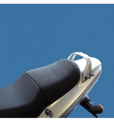 Rete antiscivolo passeggero Triboseat per sella Triumph, Honda, Kawasaki, Suzuki e Yamaha Rete antiscivolo passeggero Triboseat per sella Triumph, Honda, Kawasaki, Suzuki e Yamaha