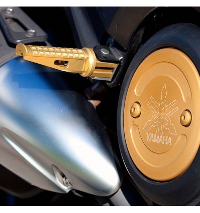 Pedane passeggero Performance1 per Yamaha T-Max 500 e T-Max 530 vari colori Pedane passeggero Performance1 per Yamaha T-Max 500 e T-Max 530 vari colori