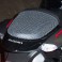 Rete antiscivolo passeggero Triboseat per sella Honda CB1000R, Kawasaki Z250R e Suzuki GSXR1000 Rete antiscivolo passeggero Triboseat per sella Honda CB1000R, Kawasaki Z250R e Suzuki GSXR1000