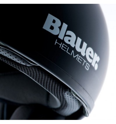 Casco Blauer Pilot 1.1 con visierino a scomparsa nero opaco Casco Blauer Pilot 1.1 con visierino a scomparsa nero opaco