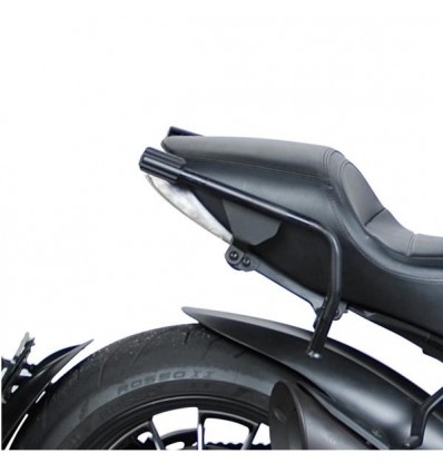 Portavaligie laterale Shad 3P per valigie SH36 su Ducati Diavel