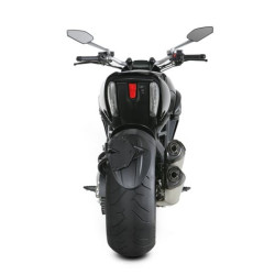 Coppia di marmitte Akrapovic Slip On Carbonio omologate per Ducati Diavel 11-16 Coppia di marmitte Akrapovic Slip On Carbonio omologate per Ducati Diavel 11-16