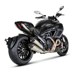 Coppia di marmitte Akrapovic Slip On Carbonio omologate per Ducati Diavel 11-16 Coppia di marmitte Akrapovic Slip On Carbonio omologate per Ducati Diavel 11-16