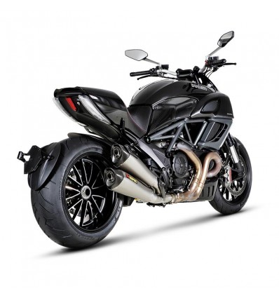 Coppia di marmitte Akrapovic Slip On Carbonio omologate per Ducati Diavel 11-16 Coppia di marmitte Akrapovic Slip On Carbonio omologate per Ducati Diavel 11-16