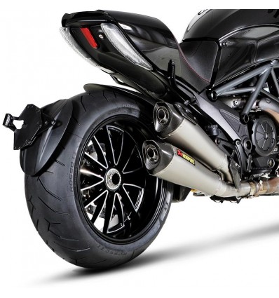 Coppia di marmitte Akrapovic Slip On Carbonio omologate per Ducati Diavel 11-16 Coppia di marmitte Akrapovic Slip On Carbonio omologate per Ducati Diavel 11-16