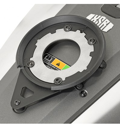 Flangia serbatoio Givi BF24 per borse con sistema Tanklock su moto Yamaha XSR700 Flangia serbatoio Givi BF24 per borse con sistema Tanklock su moto Yamaha XSR700