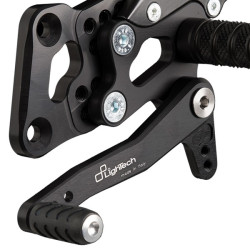 Pedane arretrate regolabili Lightech per Kawasaki ZX-10R 11-15 Pedane arretrate regolabili Lightech per Kawasaki ZX-10R 11-15