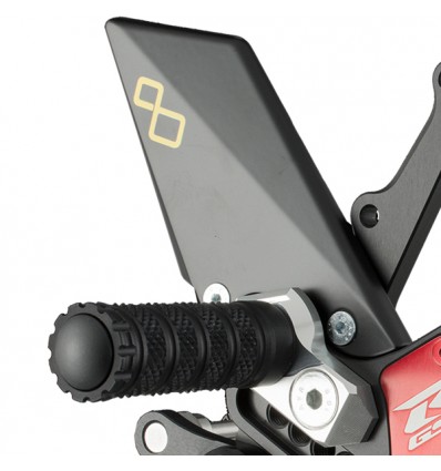 Pedane arretrate regolabili Lightech per Suzuki GSXR 600 e GSXR 750 Pedane arretrate regolabili Lightech per Suzuki GSXR 600 e GSXR 750