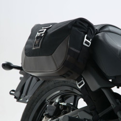 Borsa laterale SW-Motech Legend Gear LS2 da 13,5 lt in tessuto e pelle nera Borsa laterale SW-Motech Legend Gear LS2 da 13,5 lt in tessuto e pelle nera