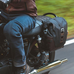 Borsa laterale SW-Motech Legend Gear LS2 da 13,5 lt in tessuto e pelle nera Borsa laterale SW-Motech Legend Gear LS2 da 13,5 lt in tessuto e pelle nera