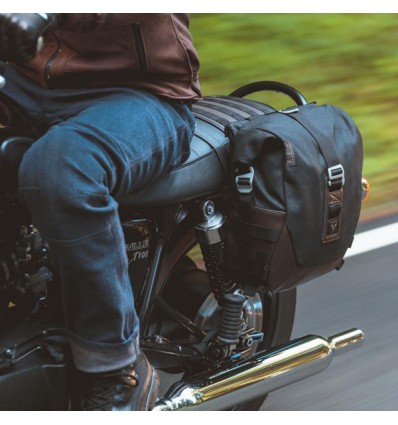 Borsa laterale SW-Motech Legend Gear LS2 da 13,5 lt in tessuto e pelle nera Borsa laterale SW-Motech Legend Gear LS2 da 13,5 lt in tessuto e pelle nera