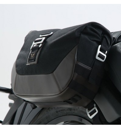 Borsa laterale SW-Motech Legend Gear LS2 da 13,5 lt in tessuto e pelle nera Borsa laterale SW-Motech Legend Gear LS2 da 13,5 lt in tessuto e pelle nera