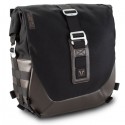 Borsa laterale SW-Motech Legend Gear LS2 da 13,5 lt in tessuto e pelle nera Borsa laterale SW-Motech Legend Gear LS2 da 13,5 lt in tessuto e pelle nera