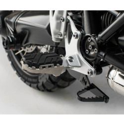 Pedane SW-Motech regolabili touring/offroad con gommino estraibile per BMW R-Nine T Scrambler Pedane SW-Motech regolabili touring/offroad con gommino estraibile per BMW R-Nine T Scrambler