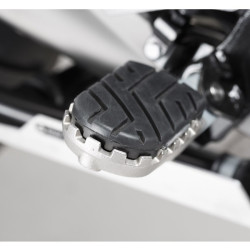 Pedane SW-Motech regolabili touring/offroad con gommino estraibile per BMW R1200GS e GS Adventure LC Pedane SW-Motech regolabili touring/offroad con gommino estraibile per BMW R1200GS e GS Adventure LC