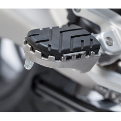 Pedane SW-Motech regolabili touring/offroad con gommino estraibile per BMW R1200R/RSdal 2015