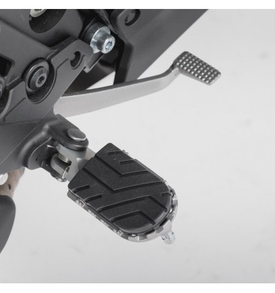 Pedane SW-Motech regolabili touring/offroad con gommino estraibile per Kawasaki Versys 650 2014 e Versys 1000 Pedane SW-Motech regolabili touring/offroad con gommino estraibile per Kawasaki Versys 650 2014 e Versys 1000