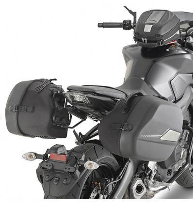 Telaietti laterali Givi TST specifici per borse Sport-T su Yamaha MT-09 Telaietti laterali Givi TST specifici per borse Sport-T su Yamaha MT-09