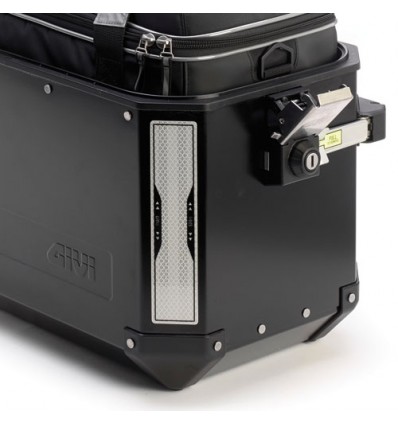 Coppia di adesivi rifrangenti Givi E143 per valigie Trekker Outback e Dolomiti Coppia di adesivi rifrangenti Givi E143 per valigie Trekker Outback e Dolomiti