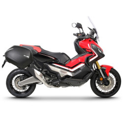 Portavaligie laterale Shad 3P per valigie SH36 su Honda X-ADV 750 Portavaligie laterale Shad 3P per valigie SH36 su Honda X-ADV 750