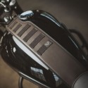 Tank strap SW-Motech linea Legend Gear per Triumph Bonneville T100, T120, Street Twin... Tank strap SW-Motech linea Legend Gear per Triumph Bonneville T100, T120, Street Twin...