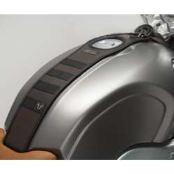 Tank strap SW-Motech linea Legend Gear per BMW R-Nine T Tank strap SW-Motech linea Legend Gear per BMW R-Nine T