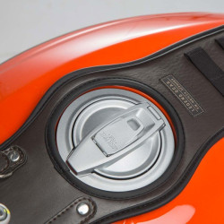 Tank strap SW-Motech linea Legend Gear per Ducati Scrambler 400 e 800 Tank strap SW-Motech linea Legend Gear per Ducati Scrambler 400 e 800