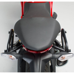 Telaio laterale SW-Motech per borsa Legend su Ducati Monster 797 Telaio laterale SW-Motech per borsa Legend su Ducati Monster 797