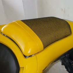 Rete antiscivolo passeggero Triboseat per sella Ducati 749 e 999 Rete antiscivolo passeggero Triboseat per sella Ducati 749 e 999