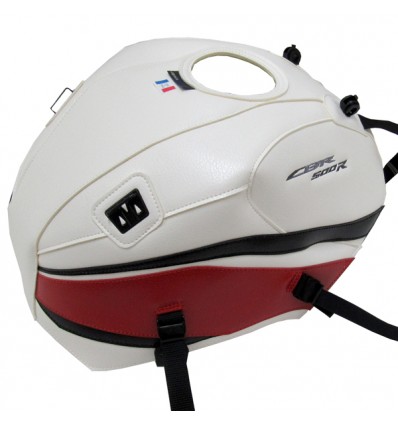 Copriserbatoio Bagster per Honda CBR 500R dal 2016 in similpelle bianco, rosso e nero Copriserbatoio Bagster per Honda CBR 500R dal 2016 in similpelle bianco, rosso e nero