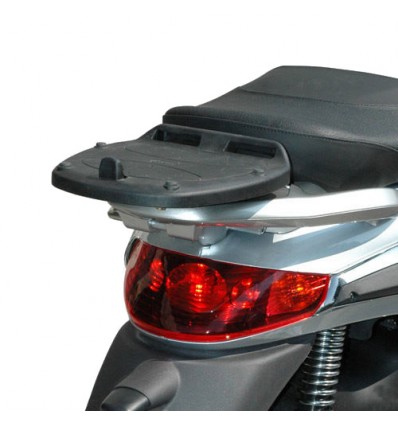 Attacco posteriore Givi per bauletto Monolock su Piaggio Beverly 250 2005