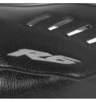 Copriserbatoio Bagster per Yamaha R6 dal 2017 in similpelle nero Copriserbatoio Bagster per Yamaha R6 dal 2017 in similpelle nero