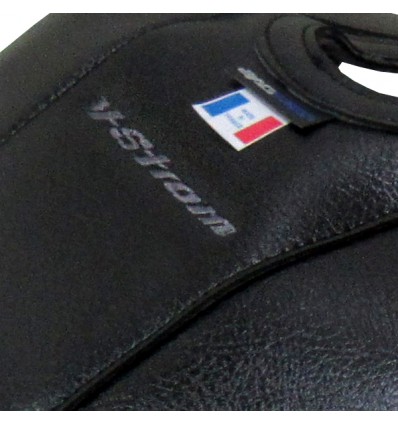 Copriserbatoio Bagster per Suzuki DL650 V-Strom dal 2017 in similpelle nero e nero opaco Copriserbatoio Bagster per Suzuki DL650 V-Strom dal 2017 in similpelle nero e nero opaco