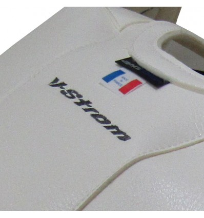 Copriserbatoio Bagster per Suzuki DL650 V-Strom dal 2017 in similpelle bianco e nero Copriserbatoio Bagster per Suzuki DL650 V-Strom dal 2017 in similpelle bianco e nero