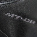 Copriserbatoio Bagster per Yamaha MT-03 dal 2016 in similpelle nero opaco, nero e argento Copriserbatoio Bagster per Yamaha MT-03 dal 2016 in similpelle nero opaco, nero e argento